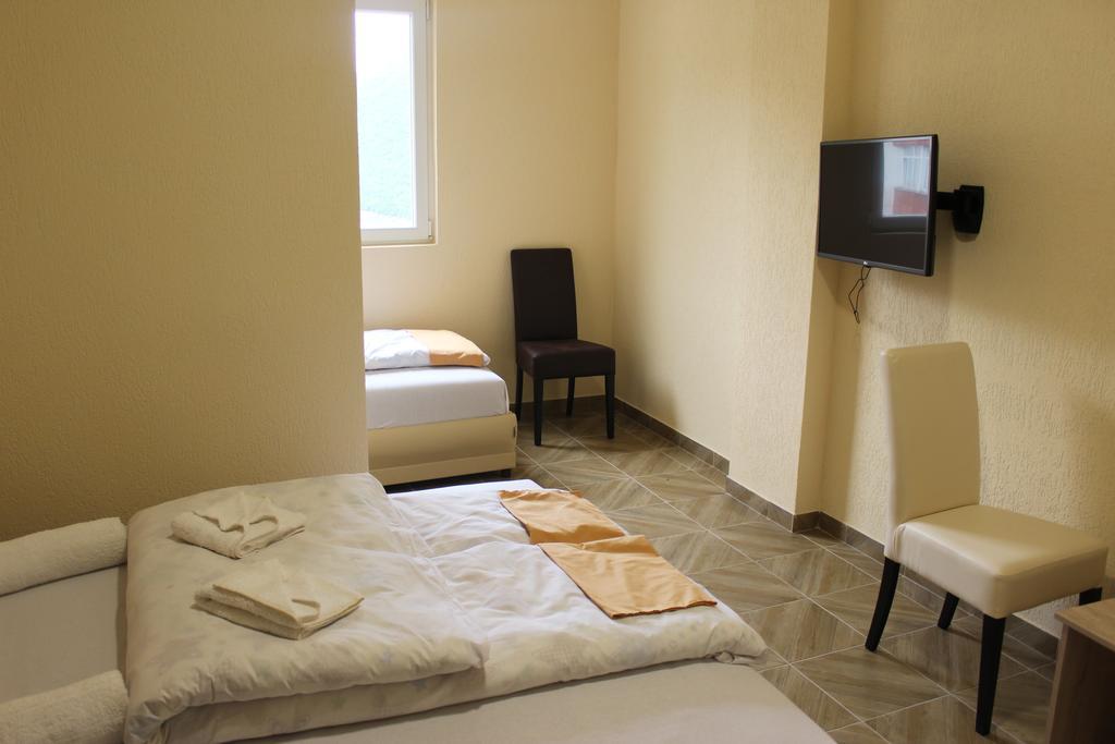 Guesthouse Eko Piva 普卢日内 外观 照片