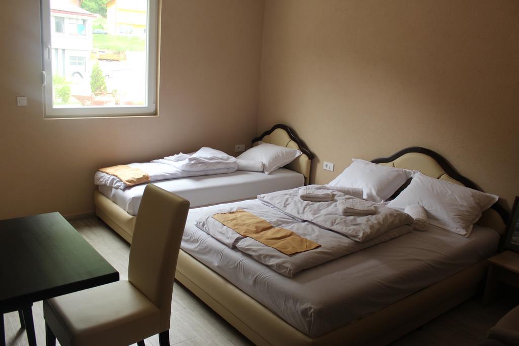 Guesthouse Eko Piva 普卢日内 外观 照片