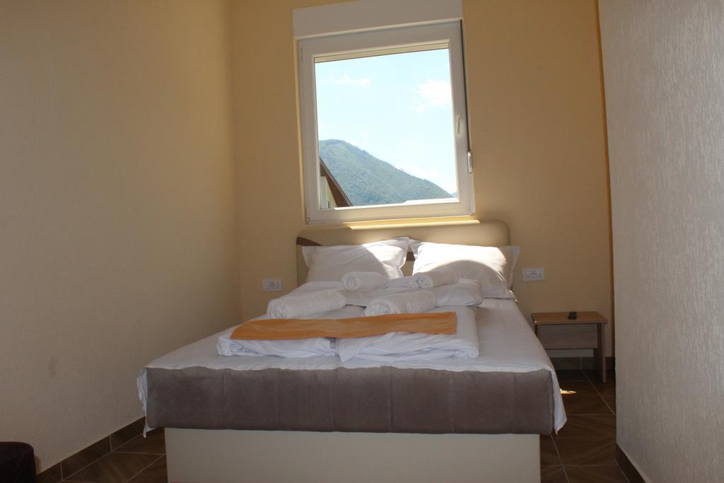 Guesthouse Eko Piva 普卢日内 外观 照片