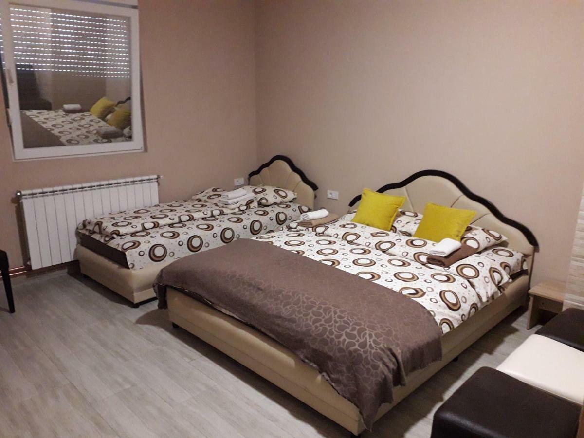 Guesthouse Eko Piva 普卢日内 外观 照片
